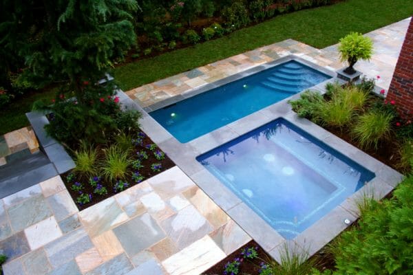 Contrasting Pool Coping Tiles